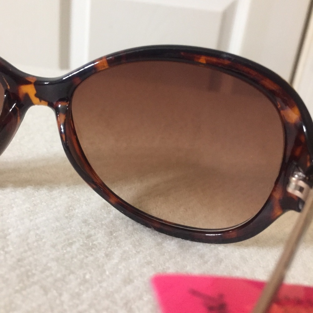 Betsey Johnson sunglasses - Picture 5 of 8